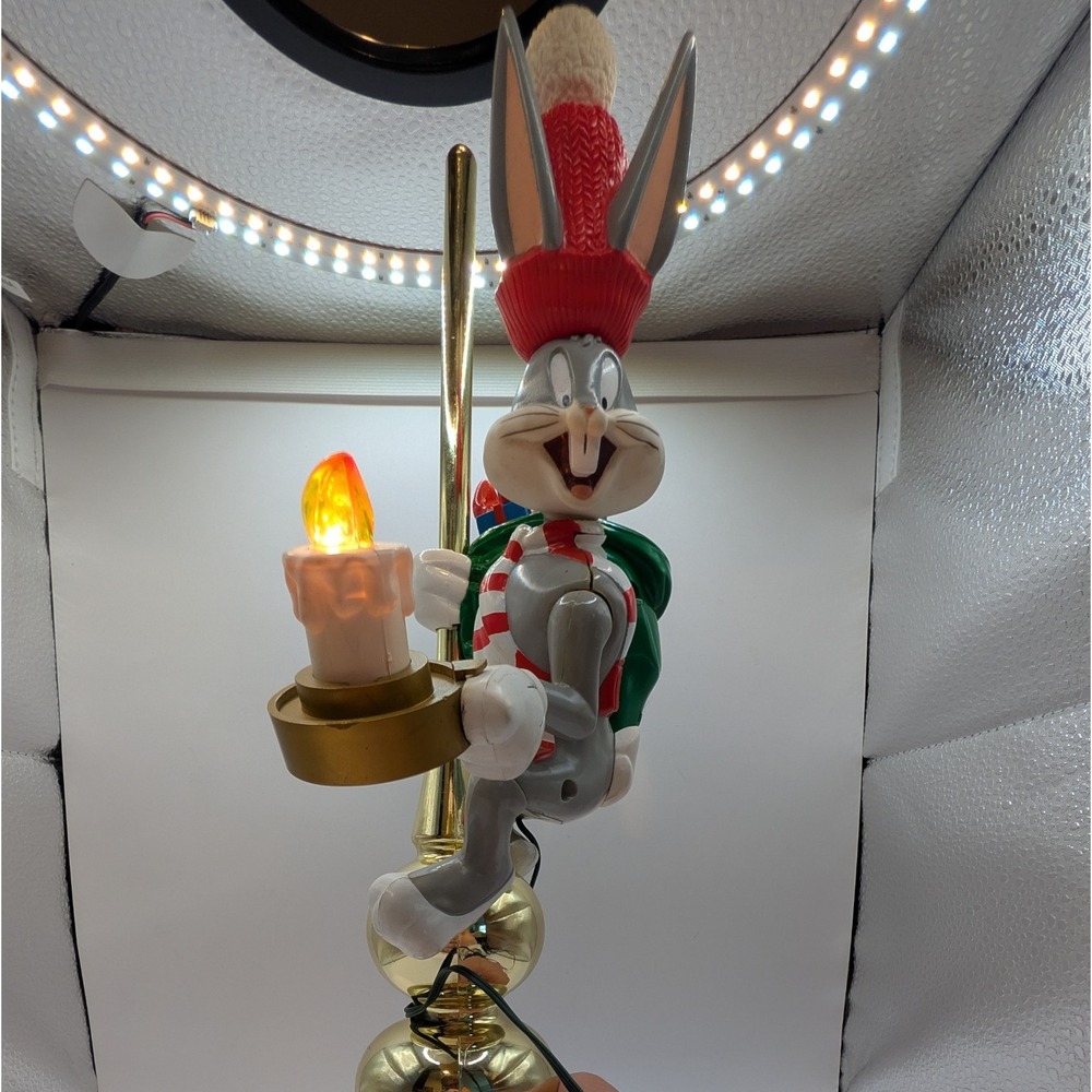 Vintage Looney Tunes Christmas Bugs Bunny Light Up Candle Tree Topper / Figurine